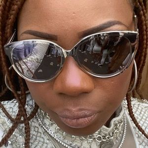 Meet your Posher, Raven